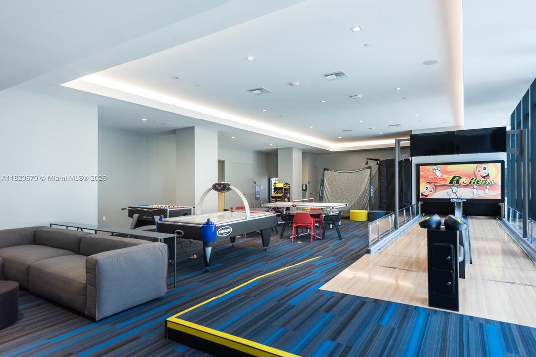 For Sale: $1,099,000 (2 beds, 3 baths, 1283 Square Feet)