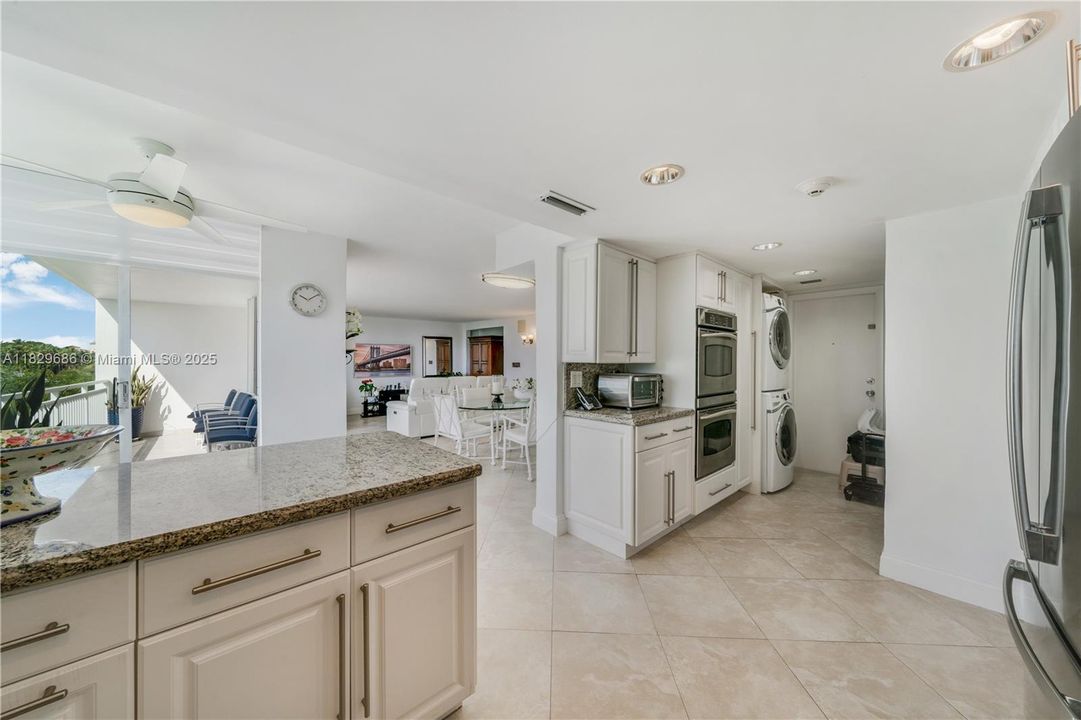 For Sale: $1,675,000 (2 beds, 2 baths, 1496 Square Feet)