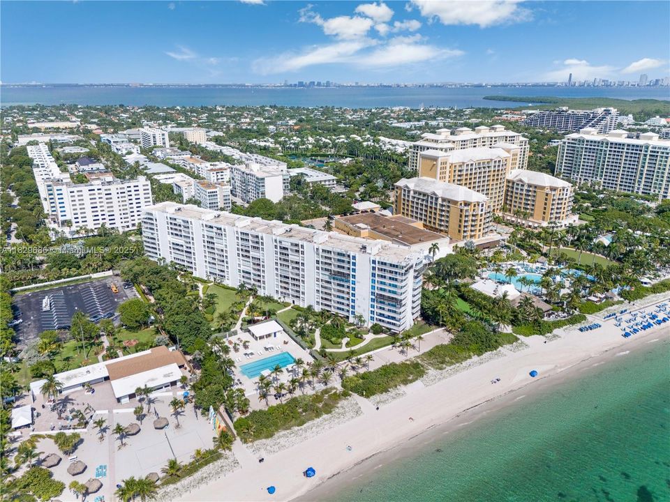 For Sale: $1,675,000 (2 beds, 2 baths, 1496 Square Feet)