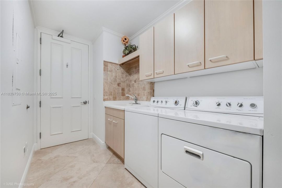 На продажу: $2,400,000 (3 спален, 3 ванн, 2972 Квадратных фут)