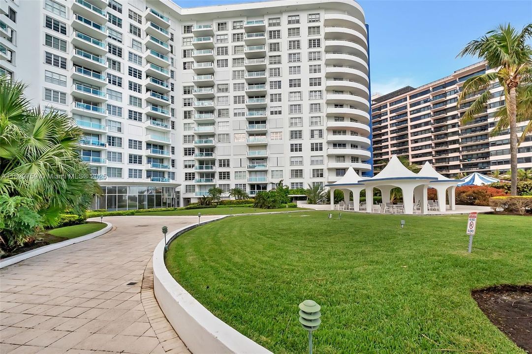 待售: $599,000 (2 贝兹, 2 浴室, 1000 平方英尺)