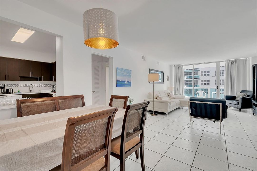 待售: $599,000 (2 贝兹, 2 浴室, 1000 平方英尺)