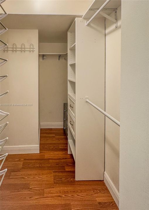 For Sale: $219,500 (1 beds, 1 baths, 846 Square Feet)