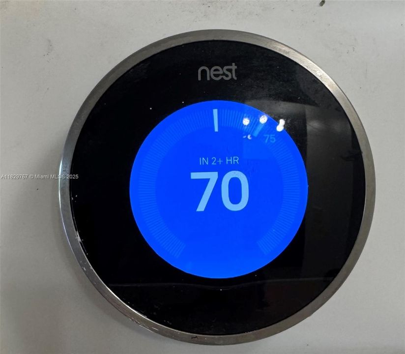 For Sale: $219,500 (1 beds, 1 baths, 846 Square Feet)