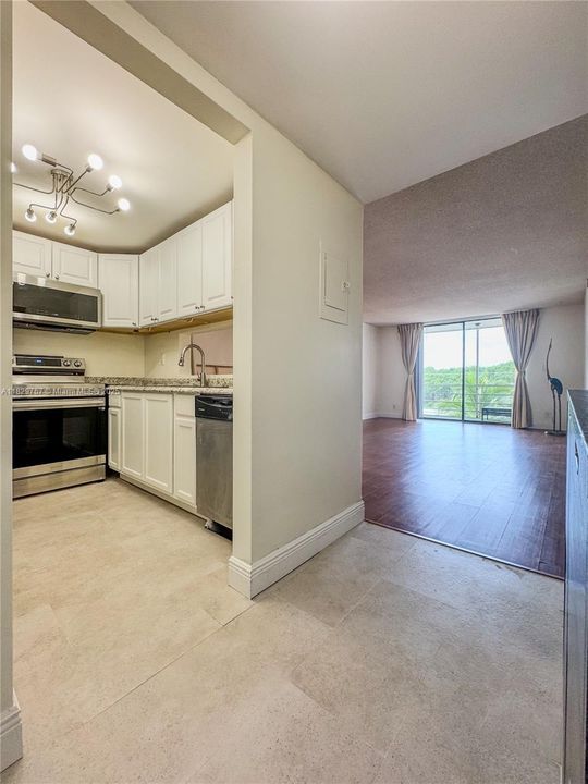 For Sale: $219,500 (1 beds, 1 baths, 846 Square Feet)