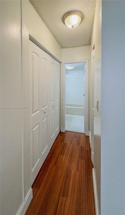 For Sale: $219,500 (1 beds, 1 baths, 846 Square Feet)