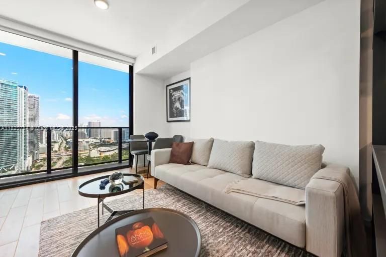 En Venta: $585,000 (0 camas, 1 baños, 442 Pies cuadrados)