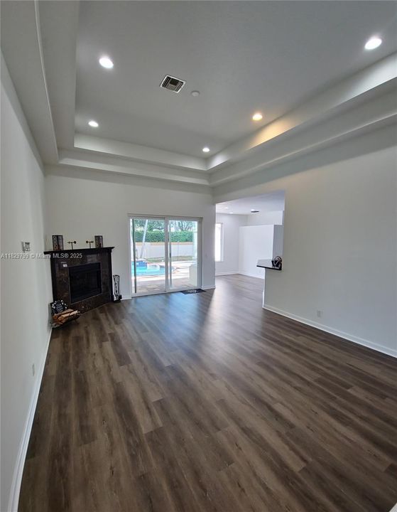 Recently Sold: $785,000 (5 beds, 4 baths, 3381 Square Feet)