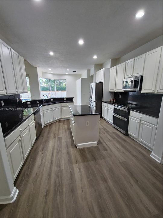 Recently Sold: $785,000 (5 beds, 4 baths, 3381 Square Feet)