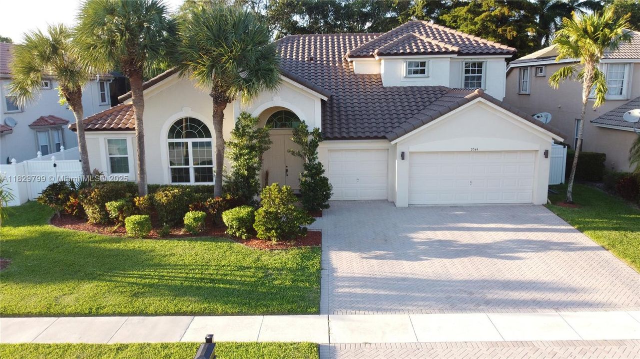 Recently Sold: $785,000 (5 beds, 4 baths, 3381 Square Feet)
