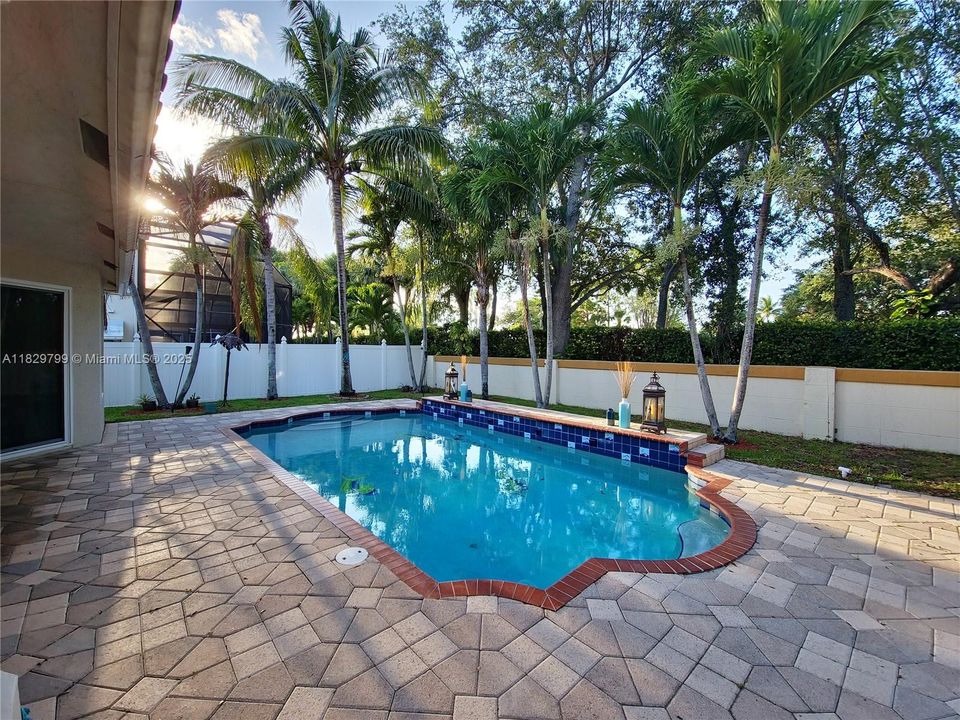 Recently Sold: $785,000 (5 beds, 4 baths, 3381 Square Feet)