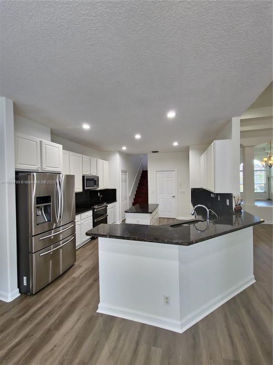 Recently Sold: $785,000 (5 beds, 4 baths, 3381 Square Feet)