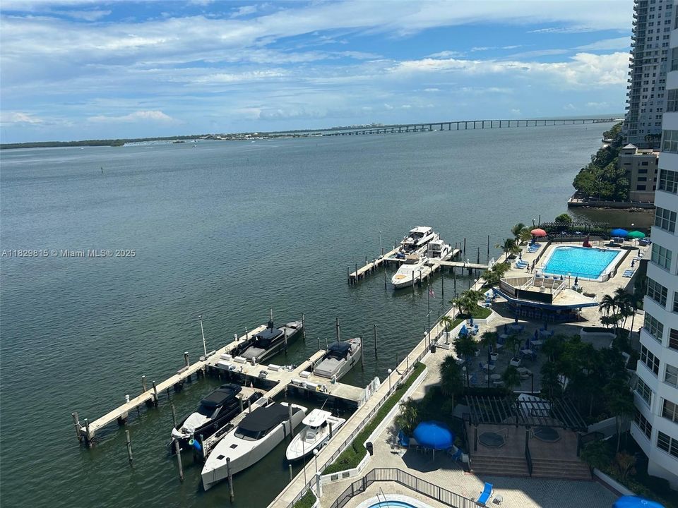 Recently Sold: $385,000 (2 beds, 2 baths, 990 Square Feet)