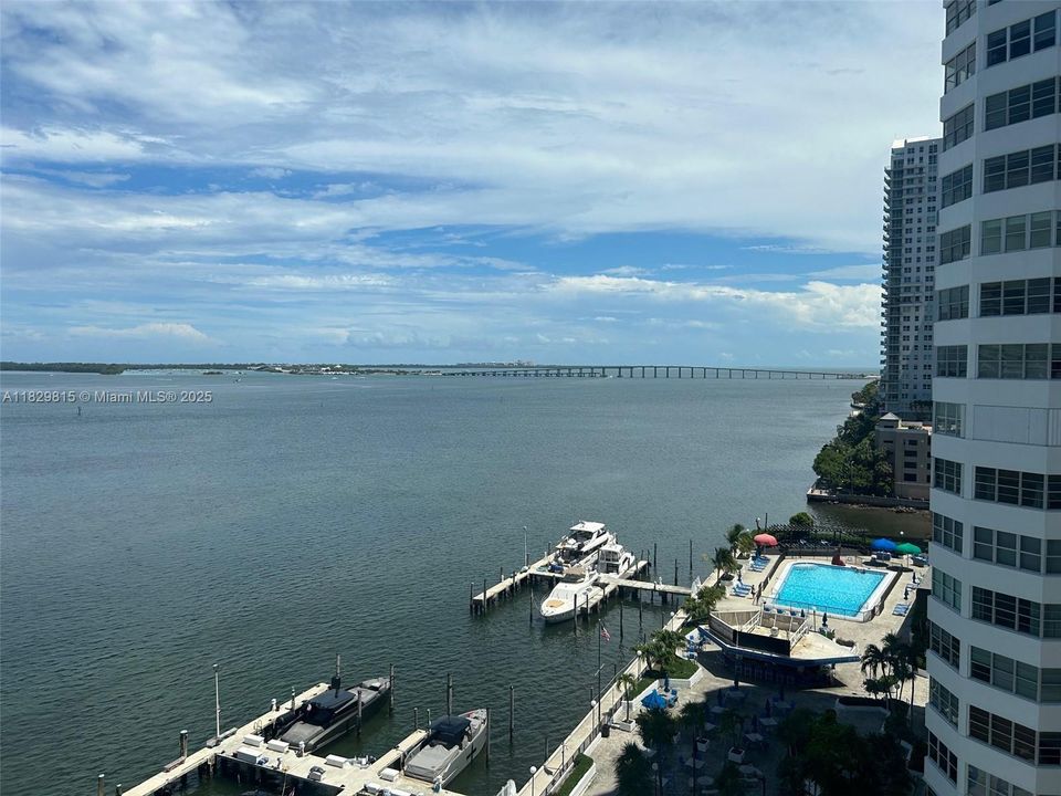 Recently Sold: $385,000 (2 beds, 2 baths, 990 Square Feet)