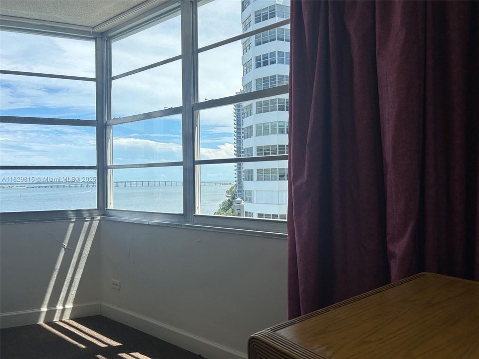 Recently Sold: $385,000 (2 beds, 2 baths, 990 Square Feet)