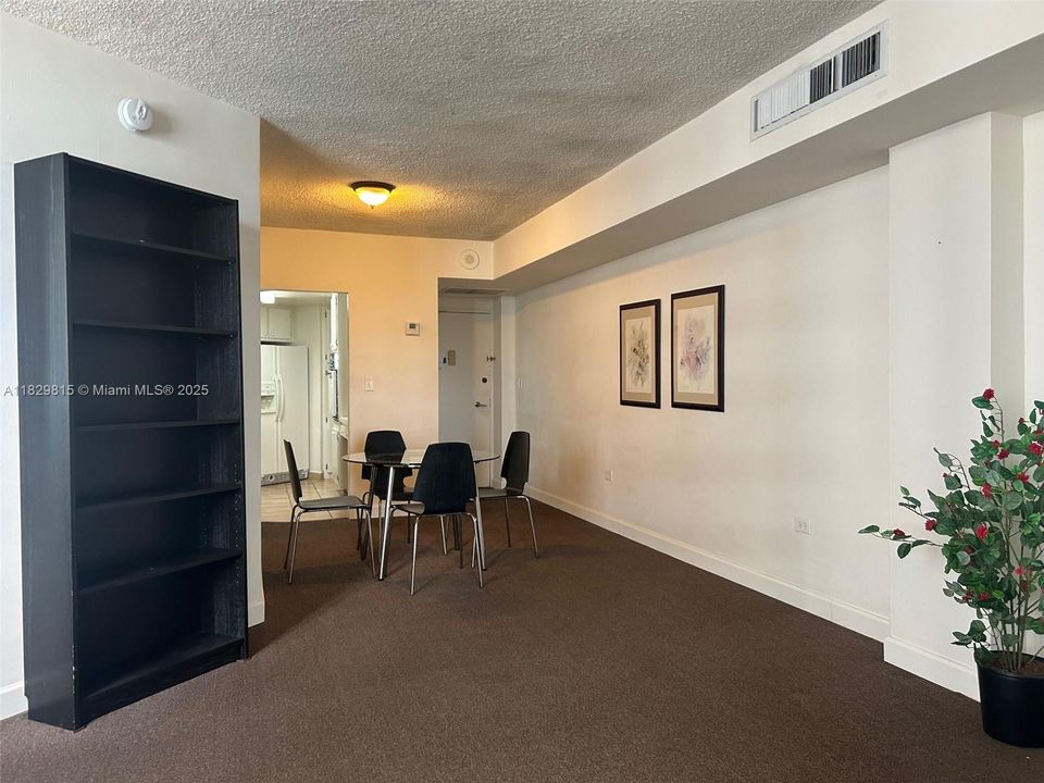 Recently Sold: $385,000 (2 beds, 2 baths, 990 Square Feet)