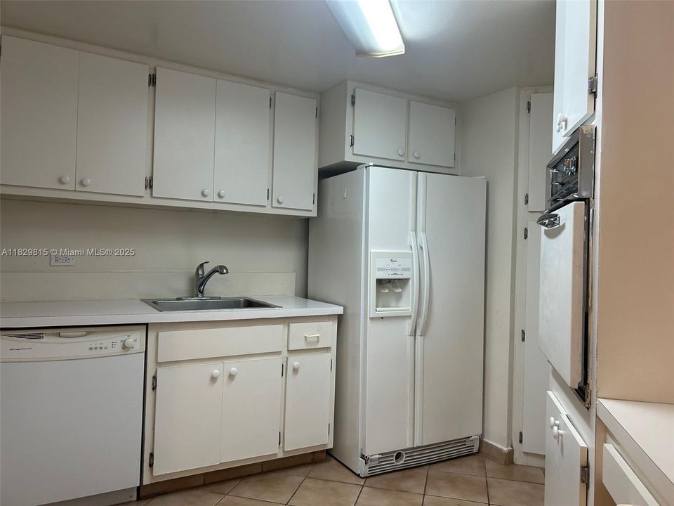 Recently Sold: $385,000 (2 beds, 2 baths, 990 Square Feet)