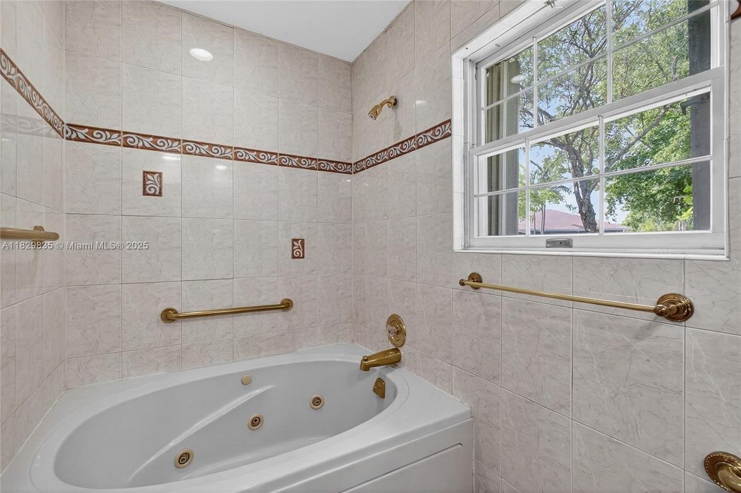 Vendido Recientemente: $725,000 (4 camas, 2 baños, 2153 Pies cuadrados)