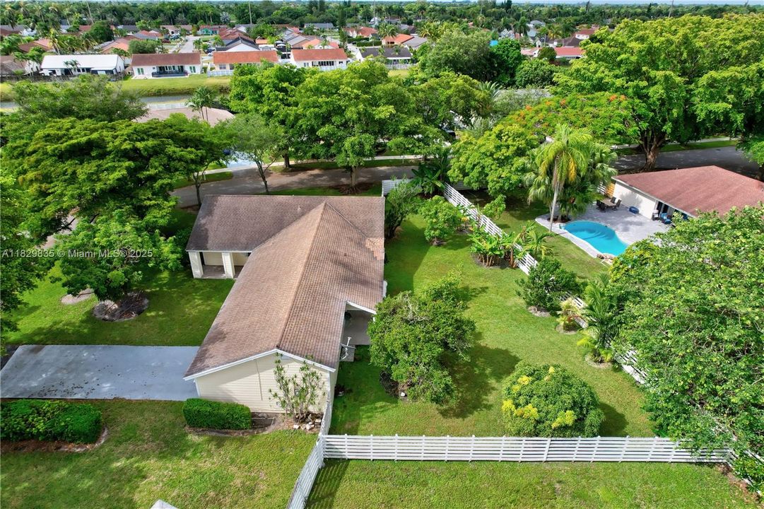 Vendido Recientemente: $725,000 (4 camas, 2 baños, 2153 Pies cuadrados)