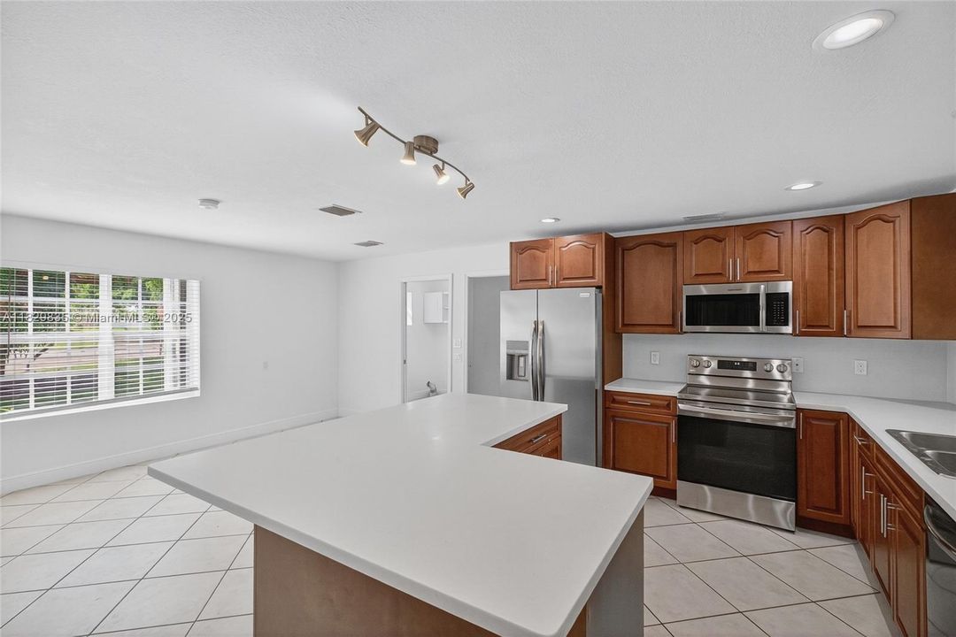 Vendido Recientemente: $725,000 (4 camas, 2 baños, 2153 Pies cuadrados)