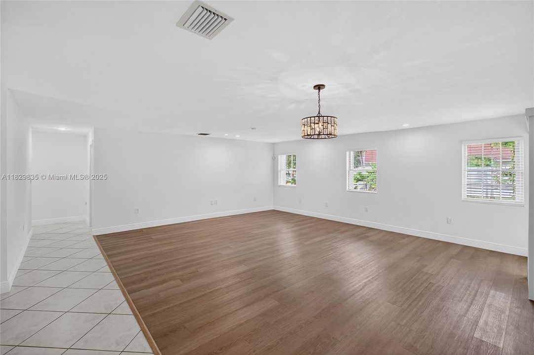 Vendido Recientemente: $725,000 (4 camas, 2 baños, 2153 Pies cuadrados)