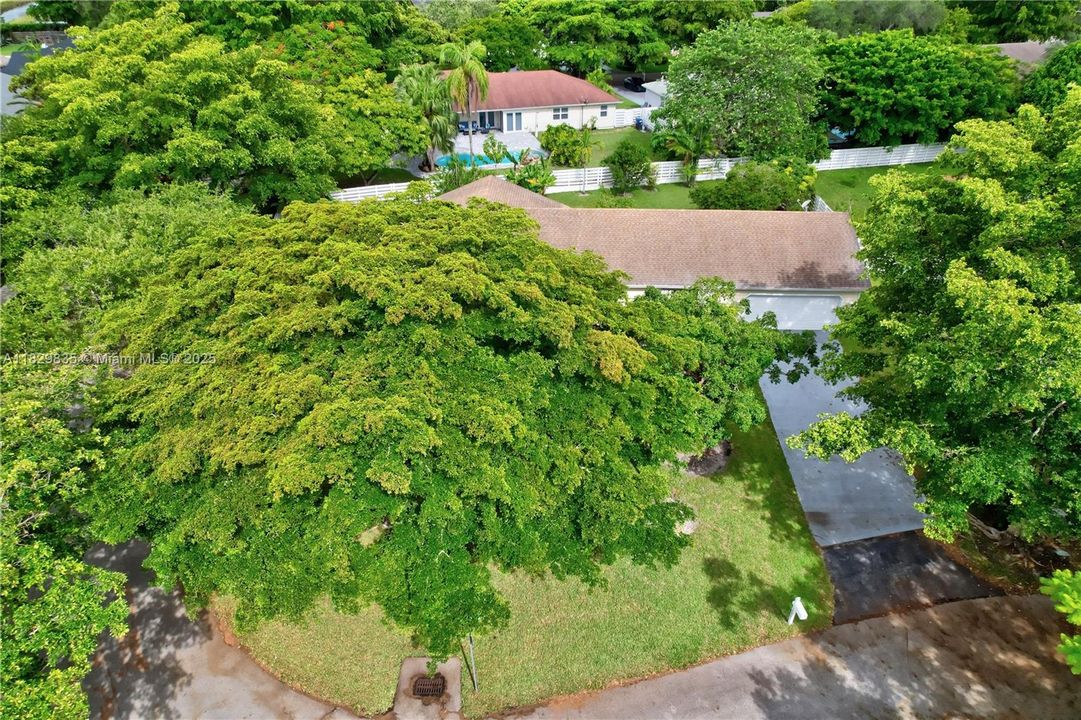 Vendido Recientemente: $725,000 (4 camas, 2 baños, 2153 Pies cuadrados)