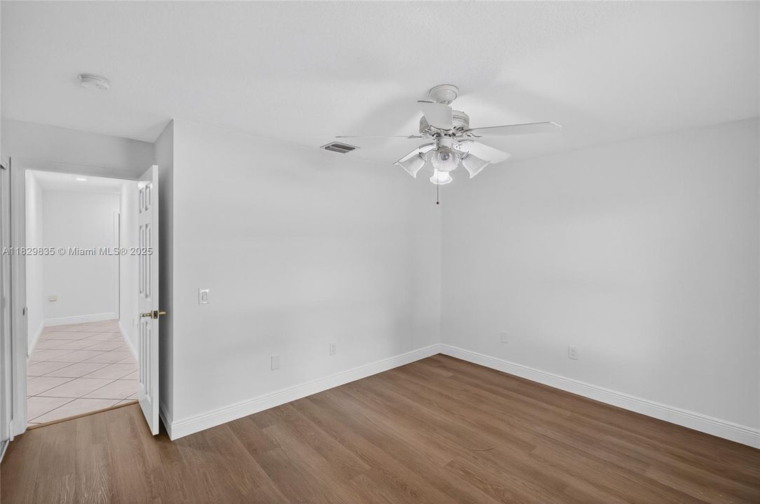 Vendido Recientemente: $725,000 (4 camas, 2 baños, 2153 Pies cuadrados)