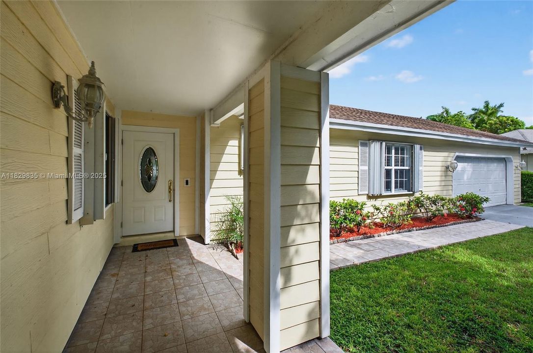 Vendido Recientemente: $725,000 (4 camas, 2 baños, 2153 Pies cuadrados)