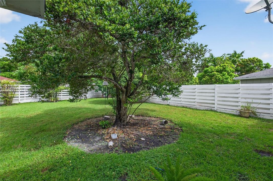 Vendido Recientemente: $725,000 (4 camas, 2 baños, 2153 Pies cuadrados)