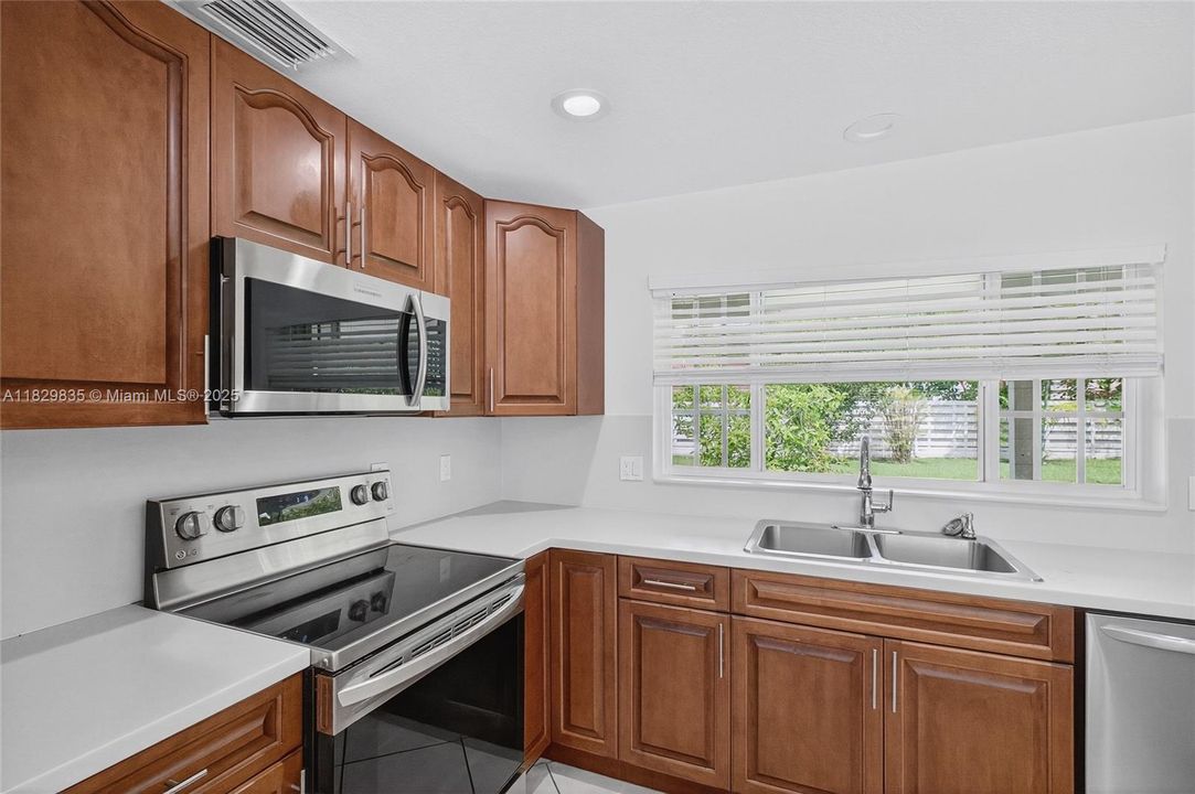 Vendido Recientemente: $725,000 (4 camas, 2 baños, 2153 Pies cuadrados)