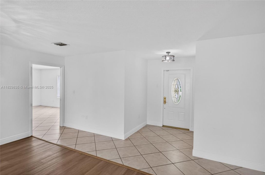 Vendido Recientemente: $725,000 (4 camas, 2 baños, 2153 Pies cuadrados)