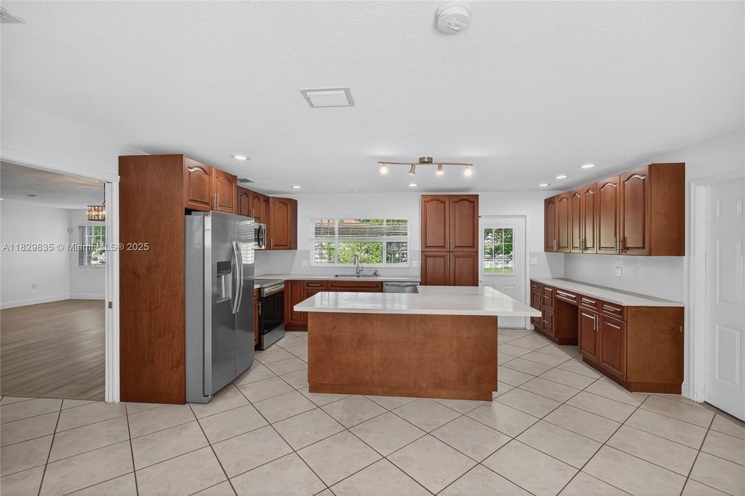 Vendido Recientemente: $725,000 (4 camas, 2 baños, 2153 Pies cuadrados)