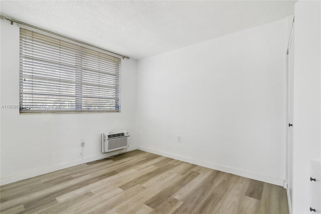 На продажу: $196,500 (2 спален, 1 ванн, 650 Квадратных фут)