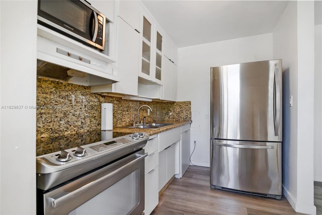 На продажу: $196,500 (2 спален, 1 ванн, 650 Квадратных фут)