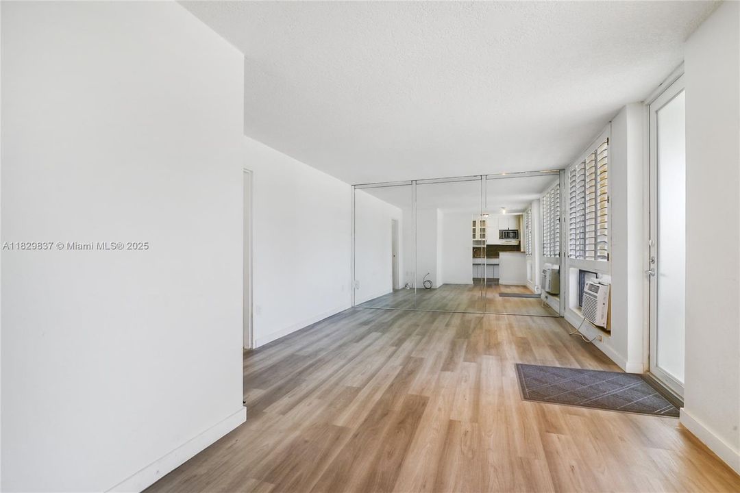 На продажу: $196,500 (2 спален, 1 ванн, 650 Квадратных фут)