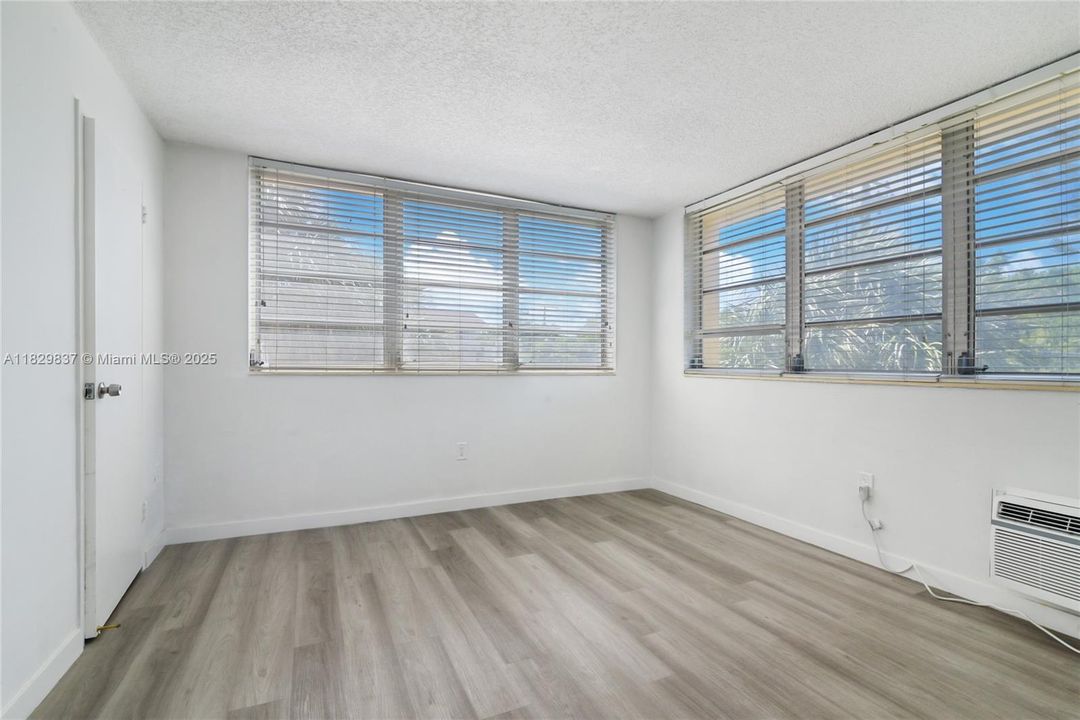 На продажу: $196,500 (2 спален, 1 ванн, 650 Квадратных фут)