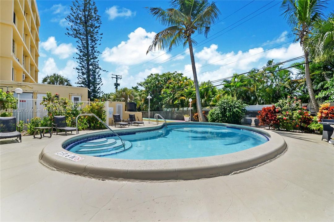 На продажу: $196,500 (2 спален, 1 ванн, 650 Квадратных фут)