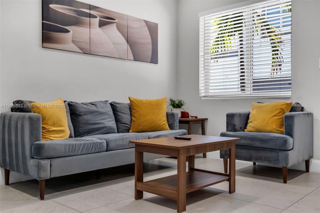 待售: $599,900 (3 贝兹, 2 浴室, 1205 平方英尺)