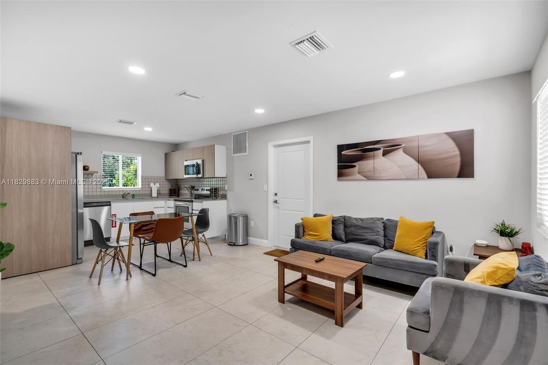 待售: $599,900 (3 贝兹, 2 浴室, 1205 平方英尺)