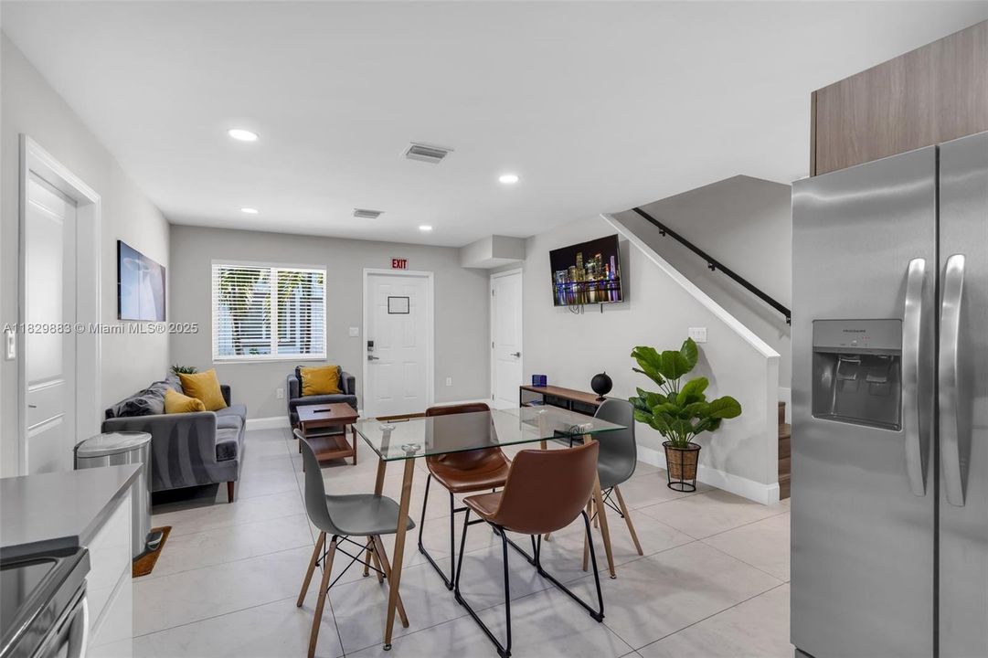 待售: $599,900 (3 贝兹, 2 浴室, 1205 平方英尺)