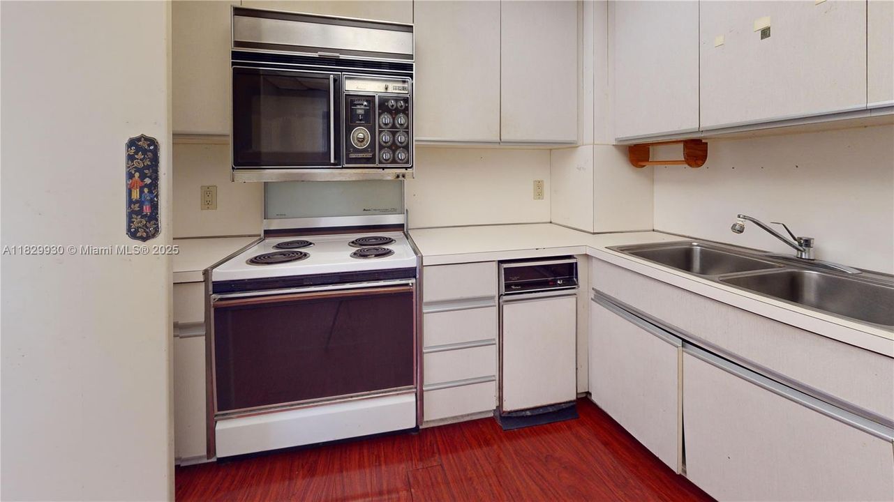 Recently Sold: $355,000 (2 beds, 2 baths, 1638 Square Feet)