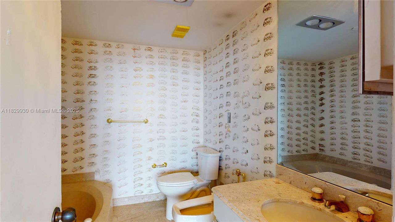 Recently Sold: $355,000 (2 beds, 2 baths, 1638 Square Feet)