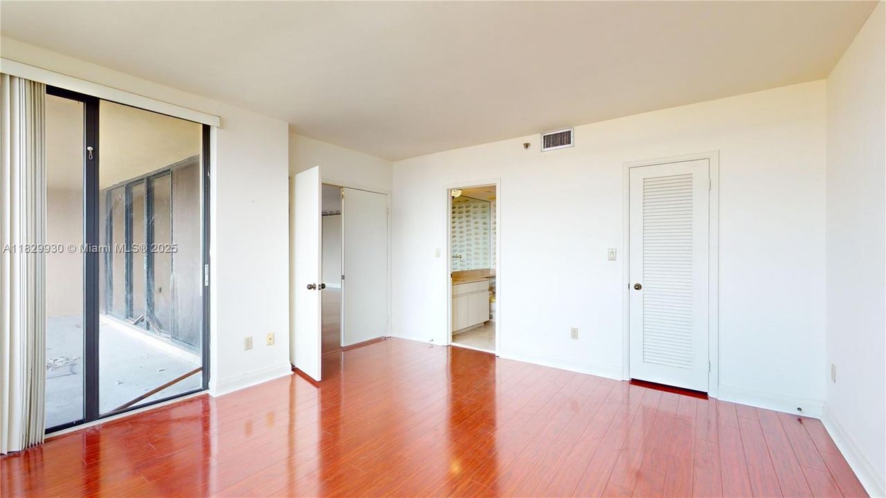 Recently Sold: $355,000 (2 beds, 2 baths, 1638 Square Feet)