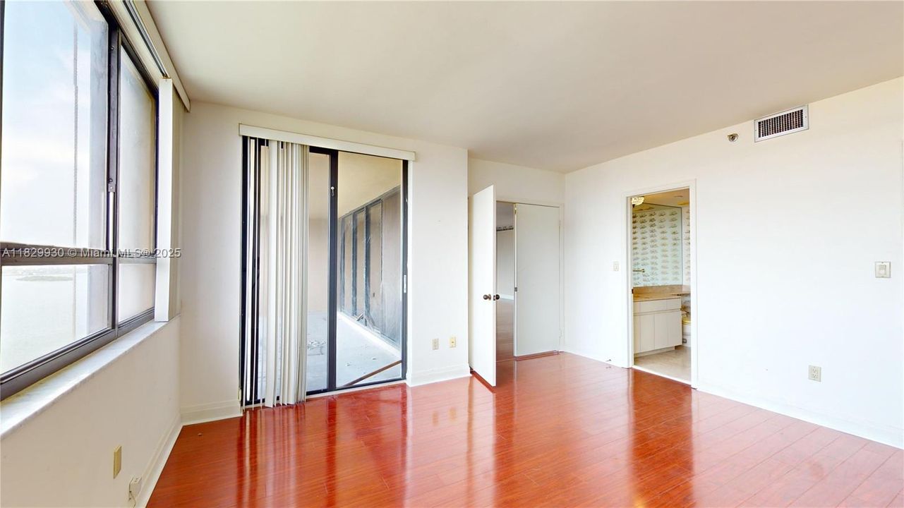 Recently Sold: $355,000 (2 beds, 2 baths, 1638 Square Feet)