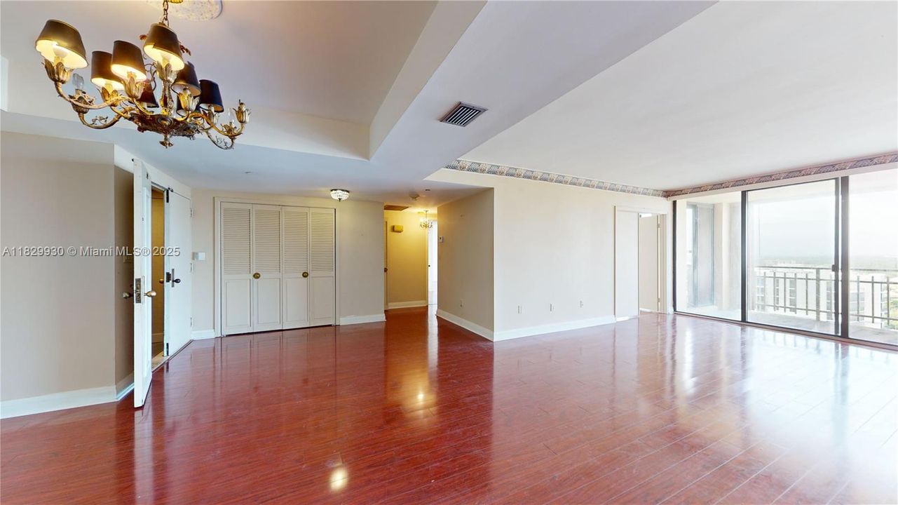 Recently Sold: $355,000 (2 beds, 2 baths, 1638 Square Feet)