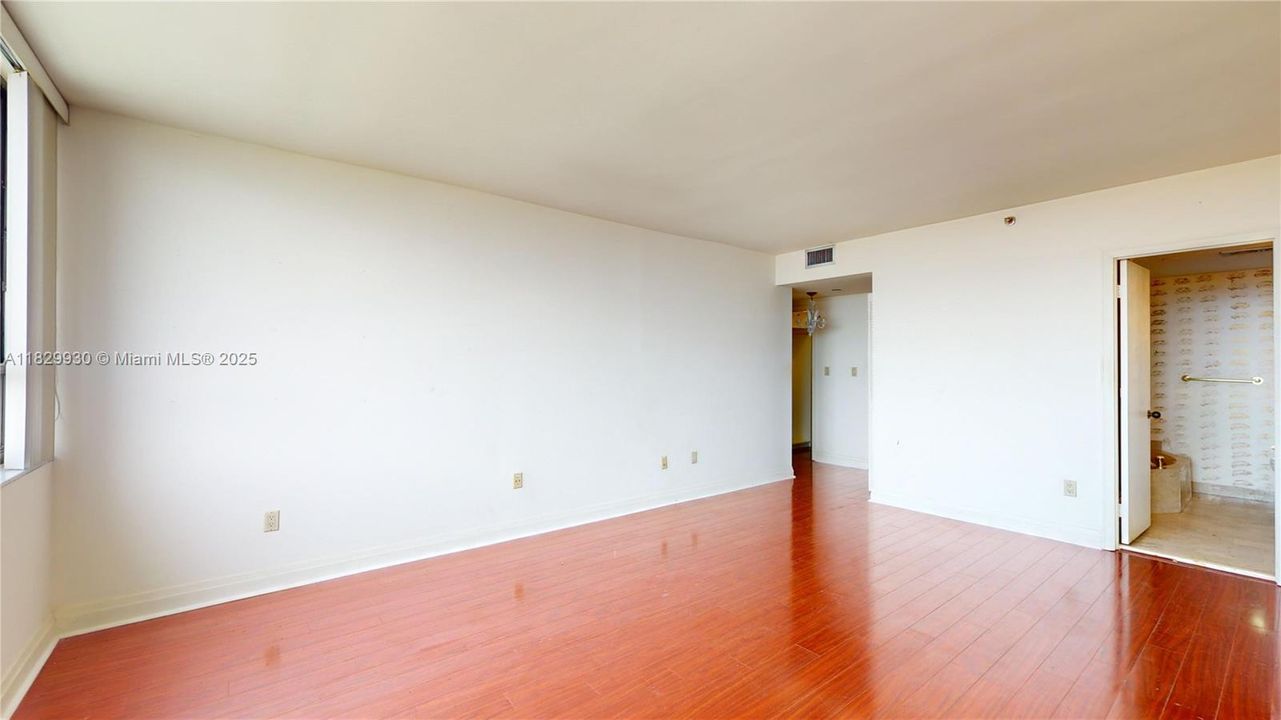 Recently Sold: $355,000 (2 beds, 2 baths, 1638 Square Feet)