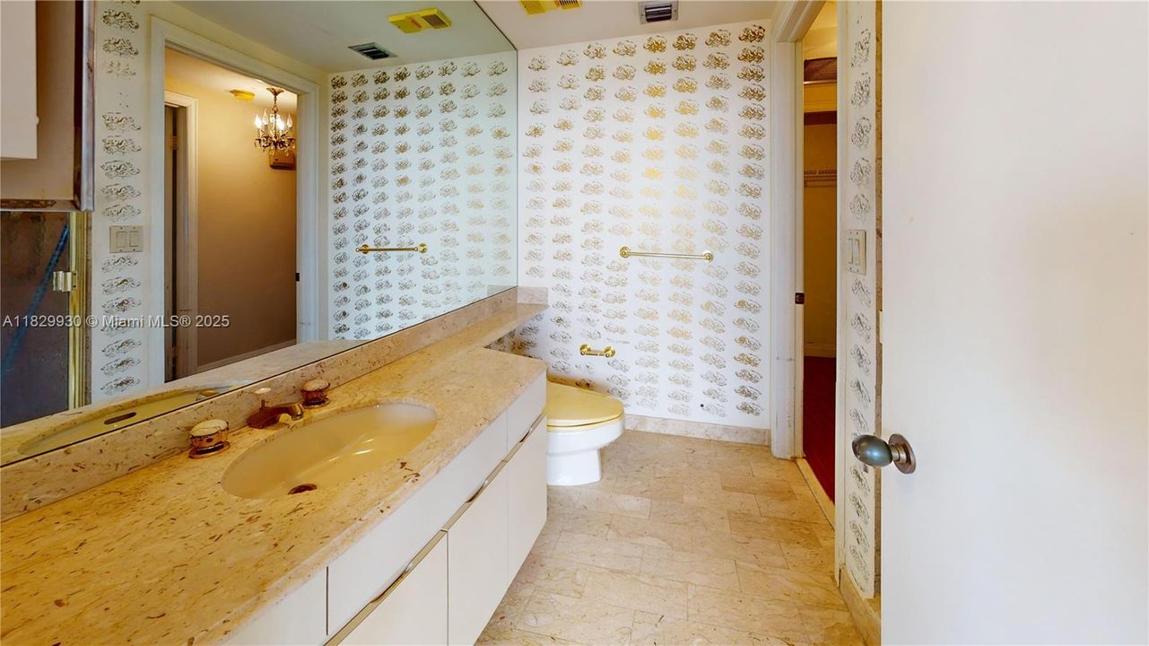 Recently Sold: $355,000 (2 beds, 2 baths, 1638 Square Feet)