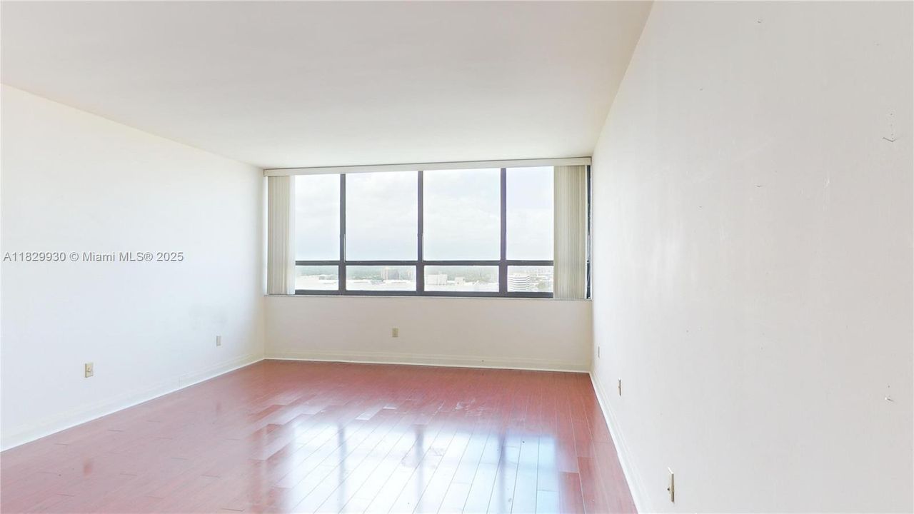 Recently Sold: $355,000 (2 beds, 2 baths, 1638 Square Feet)