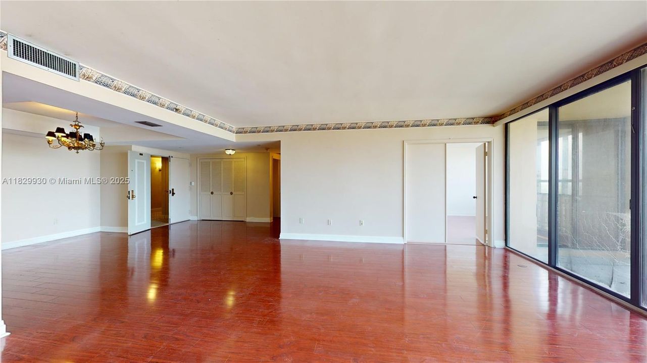 Recently Sold: $355,000 (2 beds, 2 baths, 1638 Square Feet)