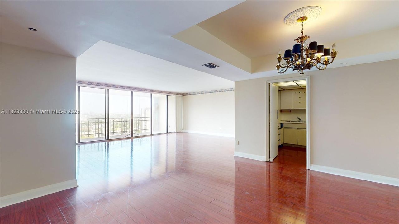 Recently Sold: $355,000 (2 beds, 2 baths, 1638 Square Feet)